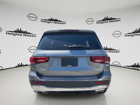 Used 2023 Mercedes-Benz GLB 250 4MATIC w/ Premium Package image 4