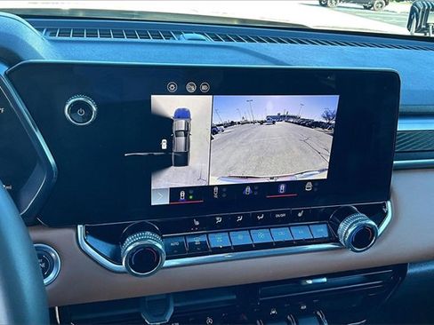 Used 2024 GMC Canyon AT4 w/ Technology Package image 18