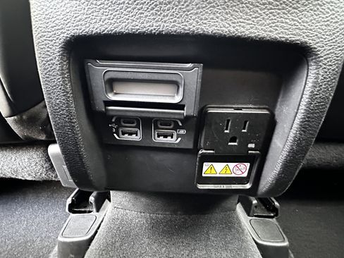 Used 2019 Jeep Cherokee Limited image 28