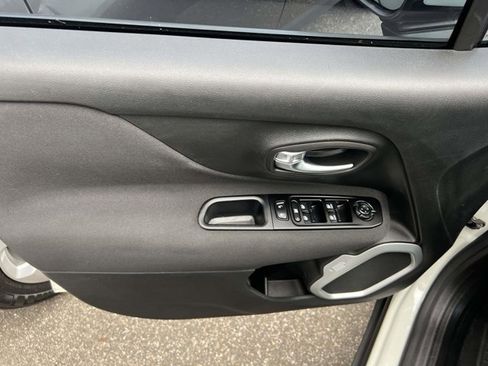 Certified 2021 Jeep Renegade Latitude w/ Luxury Group I image 14