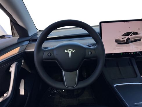 Used 2023 Tesla Model 3 Standard Range RWD image 12