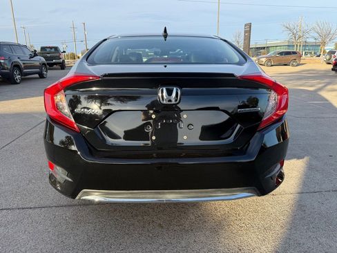 Used 2019 Honda Civic Touring image 6