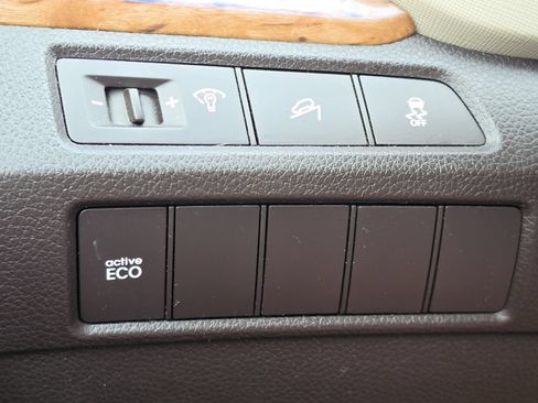 Used 2013 Hyundai Santa Fe Sport w/ Popular Equipment Pkg FWD image 16