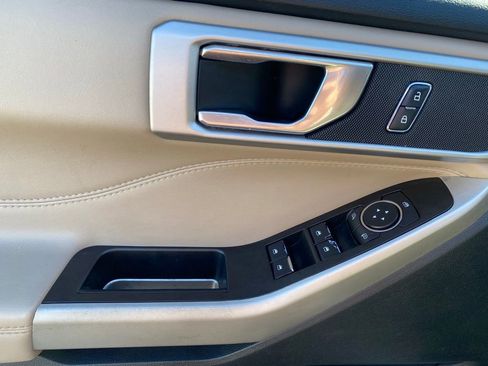 Used 2022 Ford Explorer XLT w/ Equipment Group 202A image 11