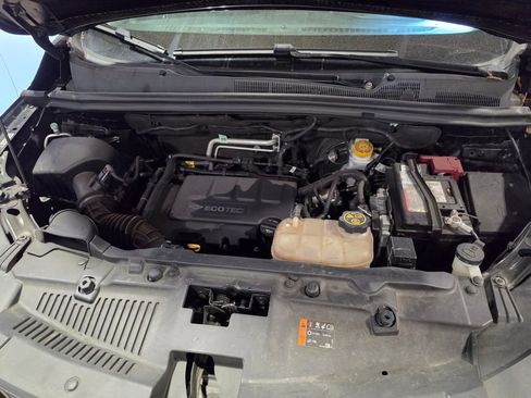 Used 2020 Chevrolet Trax LT w/ LT Convenience Package FWD image 9