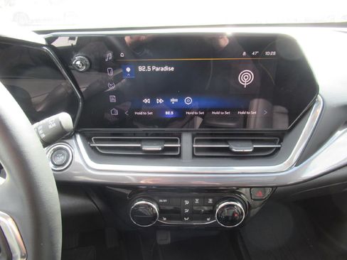 Certified 2024 Chevrolet Trax ACTIV w/ Sunroof Package FWD image 12