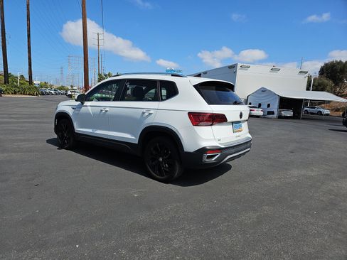 Used 2023 Volkswagen Taos SE FWD image 7