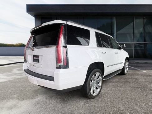 Used 2020 Cadillac Escalade Luxury AWD/4WD image 4