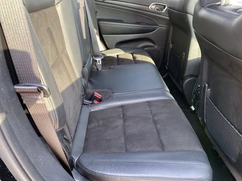 Used 2019 Jeep Grand Cherokee Altitude image 32