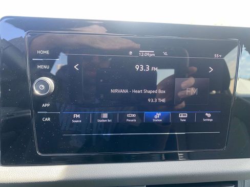 Certified 2025 Volkswagen Jetta Sport FWD image 23