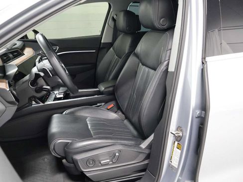 Used 2019 Audi e-tron Prestige w/ Prestige Package AWD/4WD image 5
