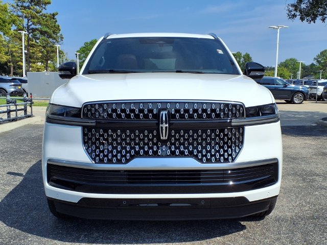 New 2027 Lincoln Navigator Reserve AWD/4WD image 3