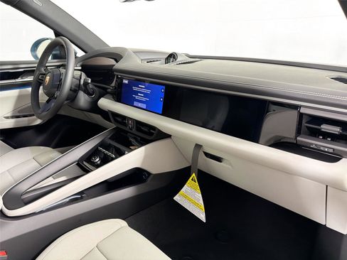 Used 2026 Porsche Macan Electric RWD image 29