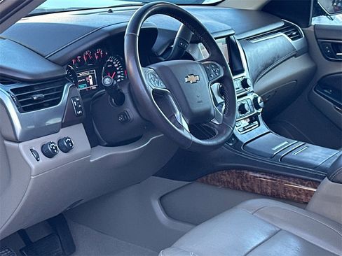 Used 2020 Chevrolet Suburban Premier image 18