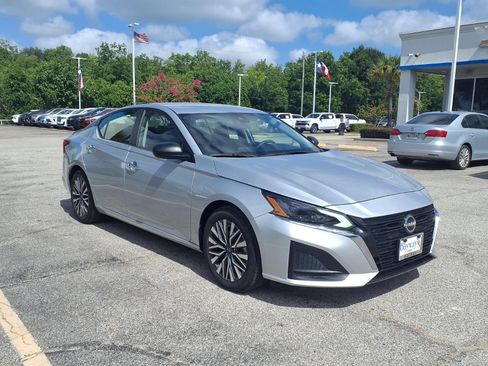 Used 2024 Nissan Altima 2.5 SV FWD image 21