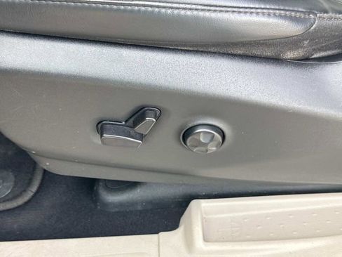 Used 2023 Chrysler Pacifica Touring-L FWD image 28