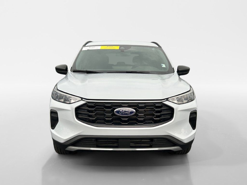 Used 2025 Ford Escape ST-Line w/ Tech Pack #1 FWD image 8