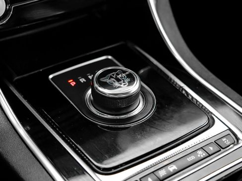 Used 2019 Jaguar XE R-Sport AWD/4WD image 28