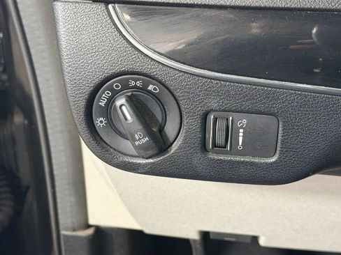 Used 2019 Dodge Grand Caravan SXT FWD image 13