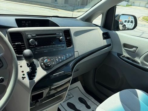 Used 2013 Toyota Sienna LE FWD image 15