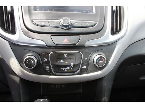 Used 2021 Chevrolet Equinox LS w/ LS Convenience Package image 24