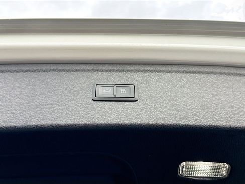 Used 2021 Audi Q5 Premium Plus w/ Premium Plus Package image 12