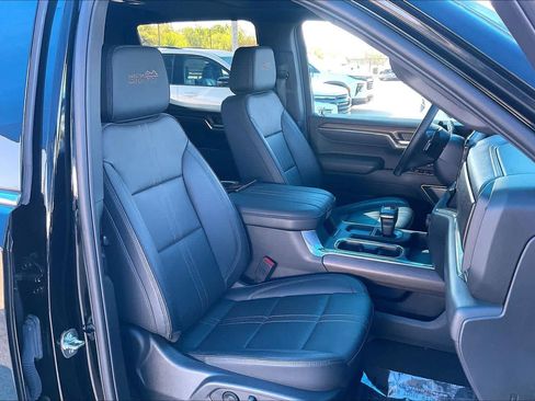 Used 2025 Chevrolet Silverado 1500 High Country w/ High Country Premium Package AWD/4WD image 8