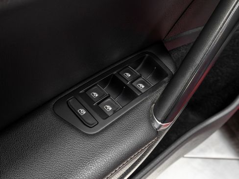 Used 2016 Volkswagen Golf R 4-Door image 46