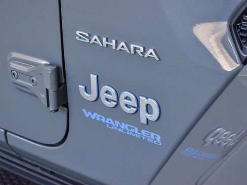Used 2021 Jeep Wrangler Unlimited Sahara w/ Cold Weather Group image 9
