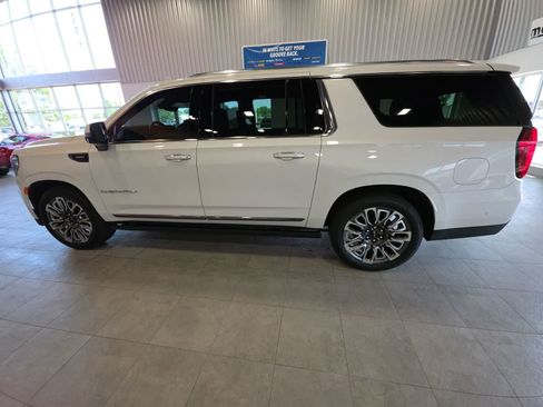 Used 2023 GMC Yukon XL Denali Ultimate AWD/4WD image 12