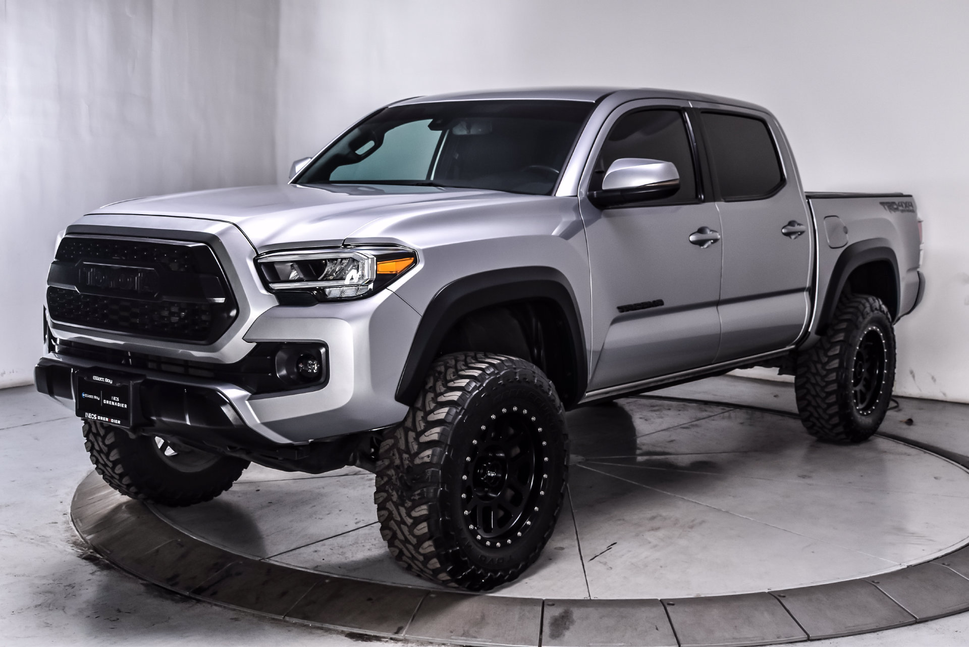 Used 2020 Toyota Tacoma TRD Off-Road w/ Technology Package AWD/4WD image 3
