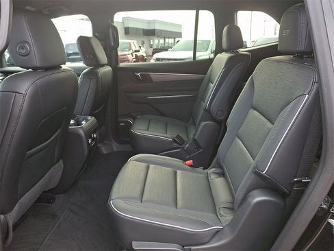 Used 2025 Buick Enclave Sport Touring image 10