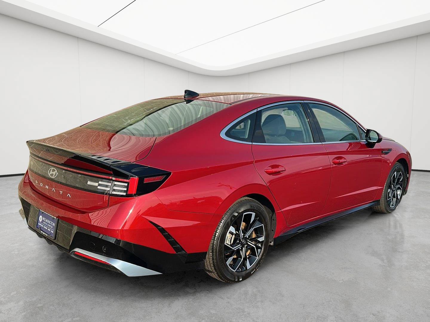 Used 2025 Hyundai Sonata SEL FWD image 2