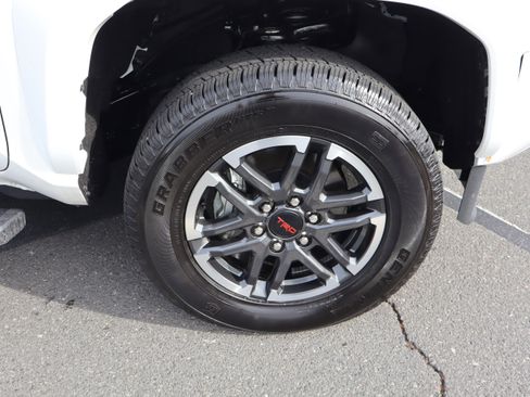 Used 2025 Toyota Tacoma TRD Sport image 40