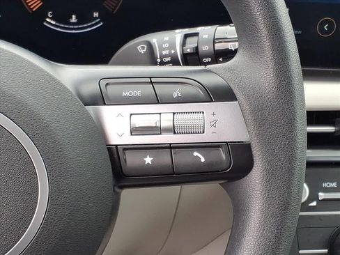 Used 2025 Hyundai Tucson SE image 20