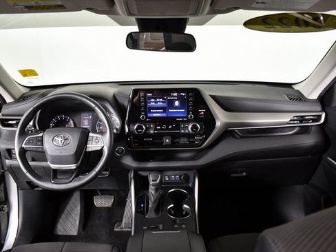 Certified 2022 Toyota Highlander LE image 37