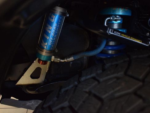 Used 2017 Toyota Tacoma TRD Off-Road image 5