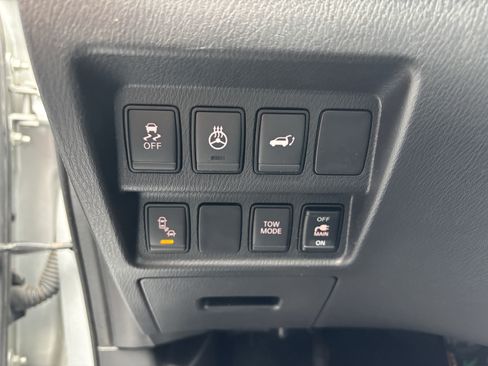 Used 2019 Nissan Pathfinder Platinum image 32