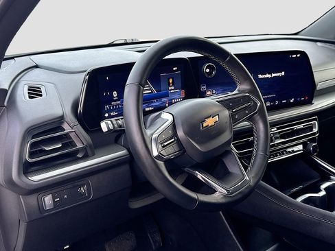 Used 2025 Chevrolet Traverse LT image 30