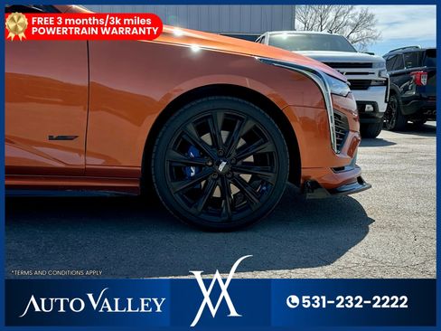 Used 2022 Cadillac CT4 V w/ Technology Package image 9