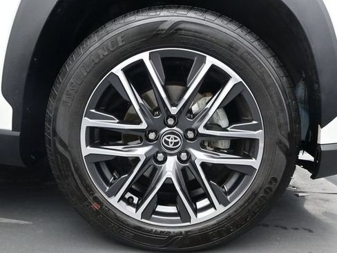 Used 2026 Toyota Corolla Cross XLE w/ Convenience Package FWD image 17