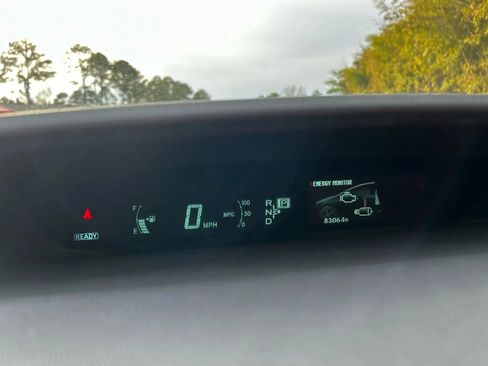 Used 2014 Toyota Prius Two image 17