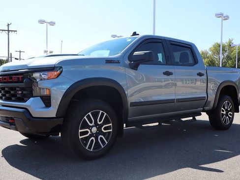 Used 2025 Chevrolet Silverado 1500 Custom Trail Boss w/ LPO, Dark Essentials Package image 9