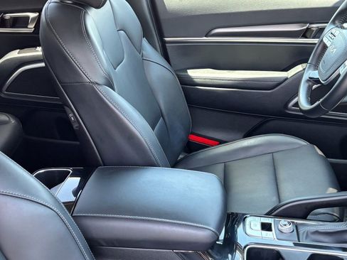 Used 2025 Kia Telluride S FWD image 10