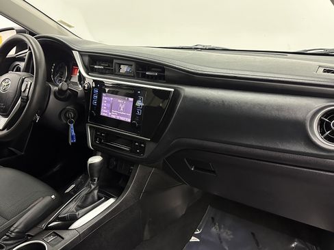 Used 2019 Toyota Corolla LE image 32