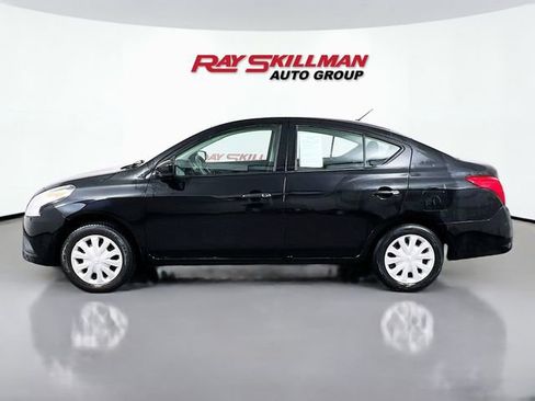 Used 2017 Nissan Versa S FWD image 4
