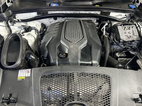Used 2023 Porsche Macan Turbo AWD/4WD image 12