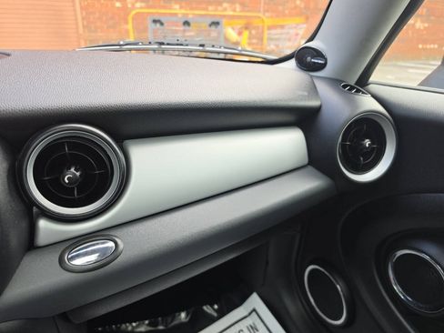 Used 2010 MINI Cooper Hardtop w/ Premium Pkg FWD image 31
