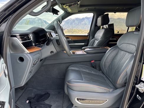Used 2022 Jeep Grand Wagoneer Series III w/ Rear Seat Video Group 1 AWD/4WD image 14