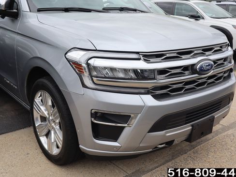 Used 2024 Ford Expedition Platinum AWD/4WD image 2